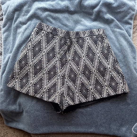 Kookai Pants - Kookai black and white shorts, zip (Size 40)